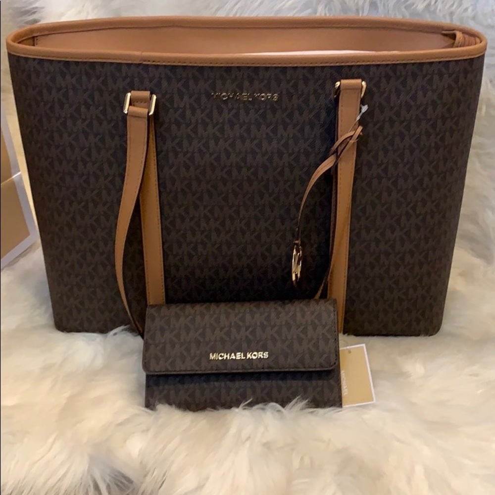 🔥 NWT SADY MICHAEL KORS TOTE AND WALLET🔥